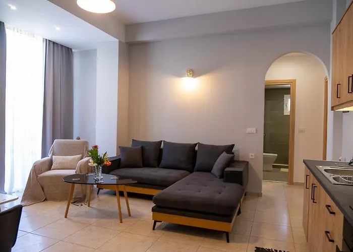 Dadee's Grande Laganas