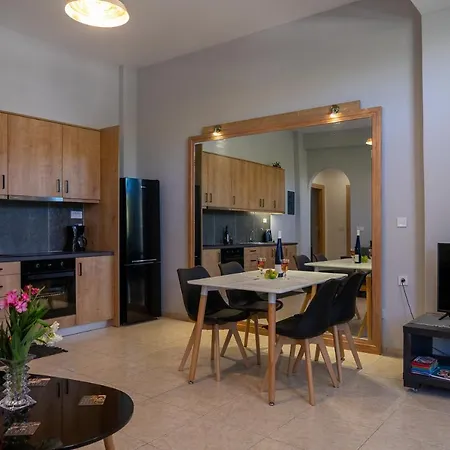 Dadee's Grande Laganas